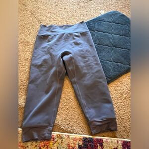 Echt medium cropped leggings